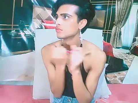 IndianLipstickLuna Adlı Modelin Canlı XXX Sohbeti