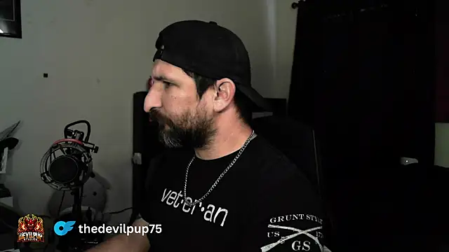 DevilPup75_ élő XXX-chatje