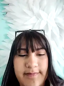Emily-7's Live XXX Chat