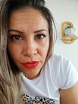 Chat XXX ao vivo de KittyHoleshot87