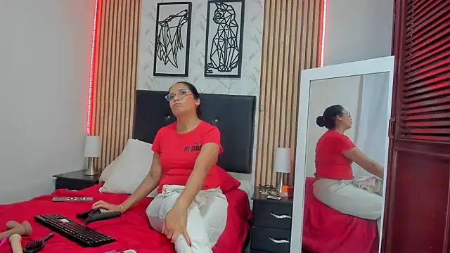 AnnaArela Adlı Modelin Canlı XXX Sohbeti
