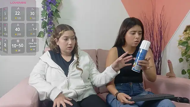 Emilyblosom-y-MiaRose's Webcam Show