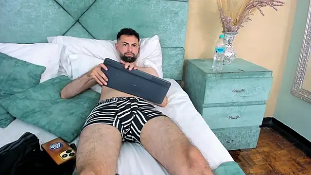 AndrewCrooss' Live XXX Chat