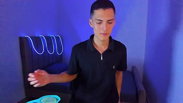 Matiius18's Live XXX Chat