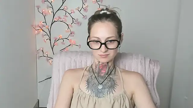 Chat +18 de Esmi_Winter ao vivo