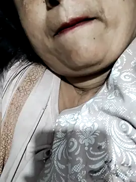 Hot_indian_Milf Adlı Modelin Canlı XXX Sohbeti