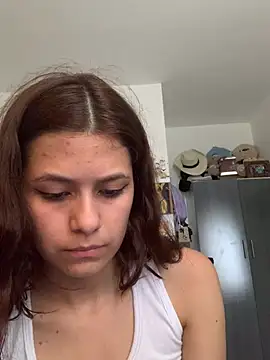 Chat +18 de Vaiolet_H25T ao vivo