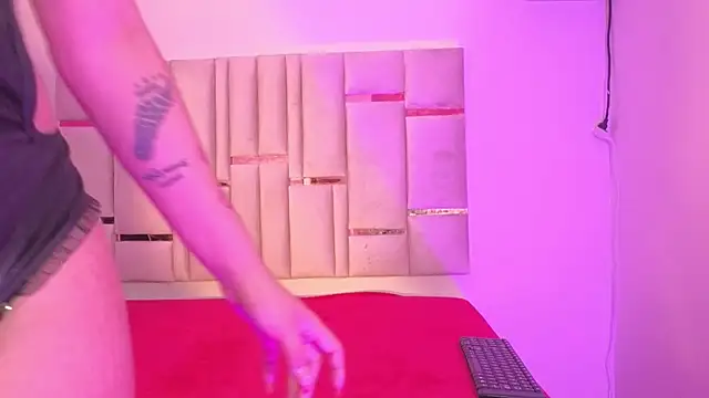Mikaela-Banes Live XXX-chat