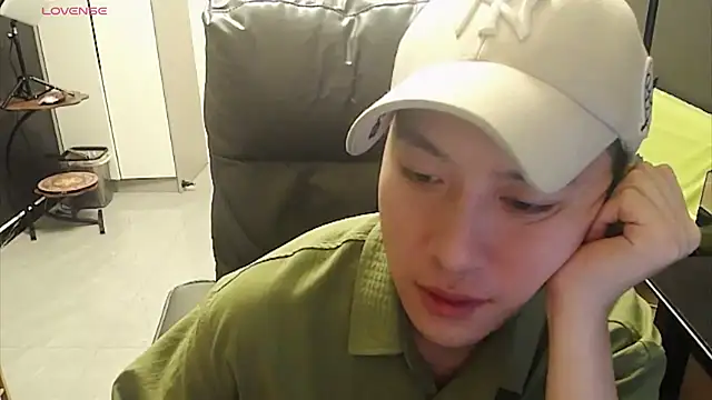 yichen008's Live XXX Chat