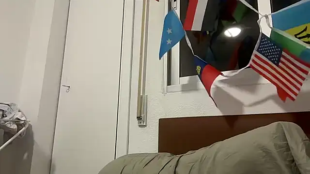 HoleBreeder XXX чат на живо