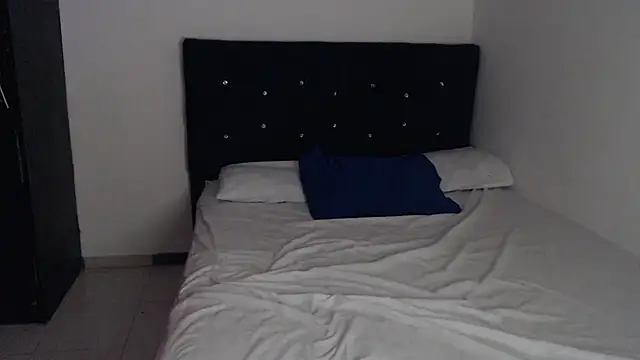 ANGELIQUE_KLANE Adlı Modelin Canlı XXX Sohbeti