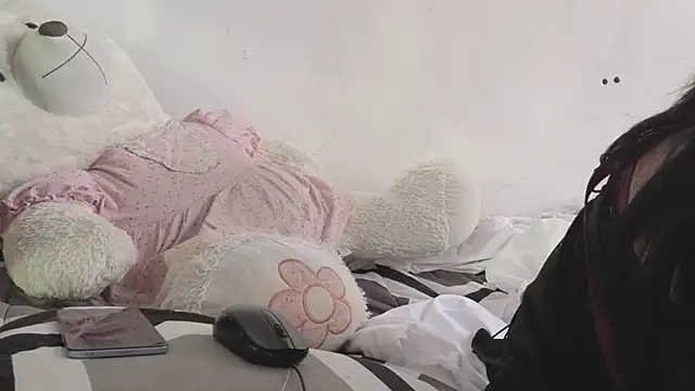 lucywhite13's Live XXX Chat
