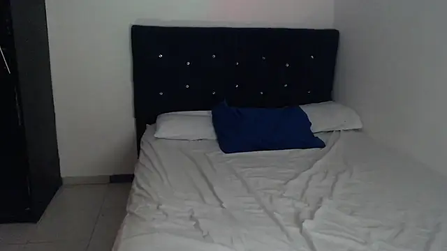 ANGELIQUE_KLANE Adlı Modelin Canlı XXX Sohbeti