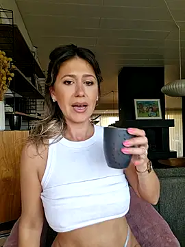 CelynaRoss Chat XXX in diretta