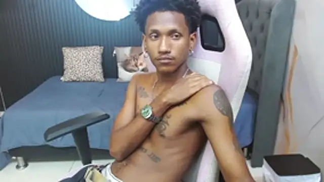 Show modela ManSant na web-kameri