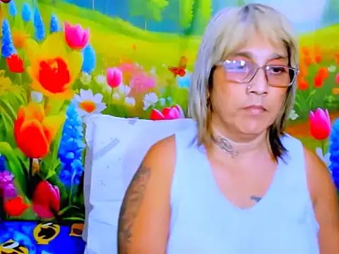 indianroxy's Live XXX Chat
