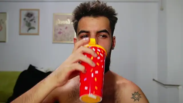 Živý XXX chat HairyRobxxx