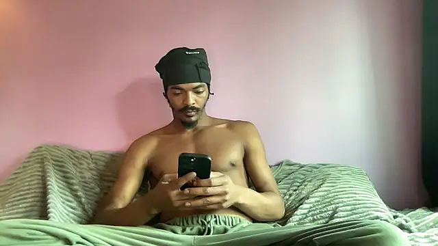 TRILLAHUNG's Live XXX Chat
