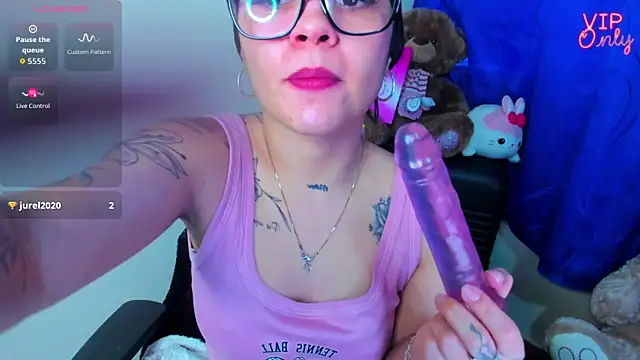 צ'אט XXX בשידור חי של angelina_77