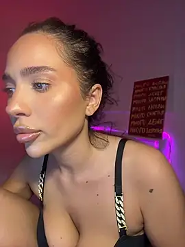 Show modela CardiSweetBaby na web-kameri