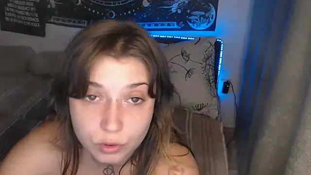 AlienforTwenty's Live XXX Chat