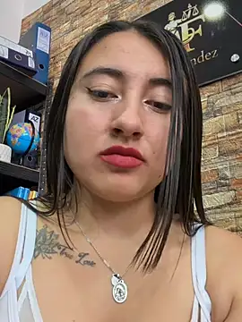 _Sarah-Office1's Live XXX Chat