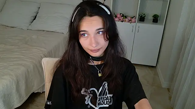 Eleonora_Sun Adlı Modelin Canlı XXX Sohbeti