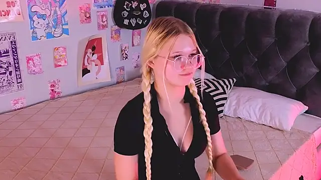 LunariaFox's Live XXX Chat