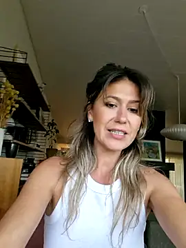 Chatroom XXX en direct de CelynaRoss