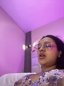Živý XXX chat EMILYY_FOXY