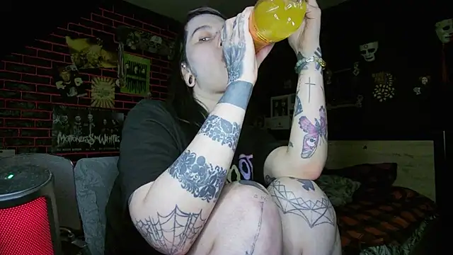 XXX chat uživo modela MessalinaOfficial