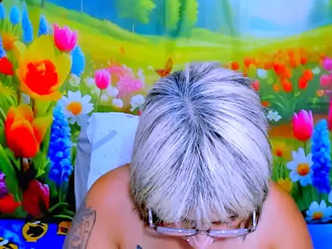 indianroxy Adlı Modelin Canlı XXX Sohbeti