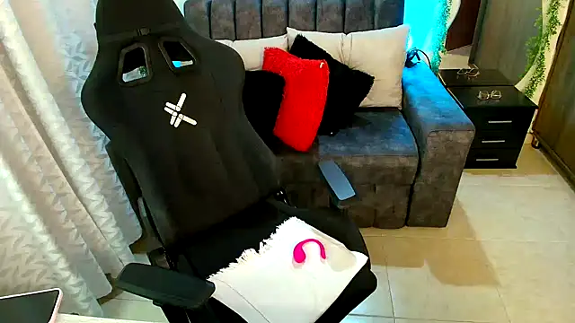 XXX chat uživo modela LUCYMILF_SEXY