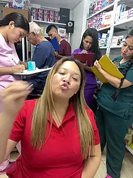 צ'אט XXX בשידור חי של kandalove