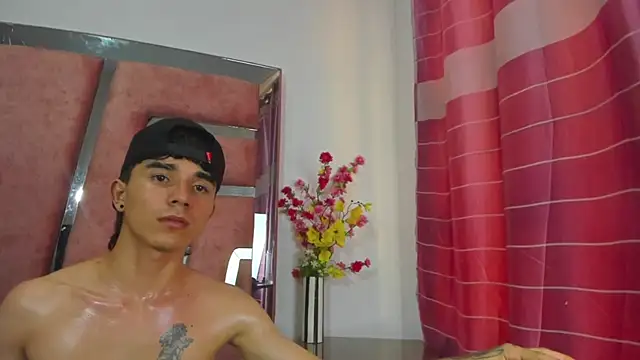 MaximumSteel_ élő XXX-chatje