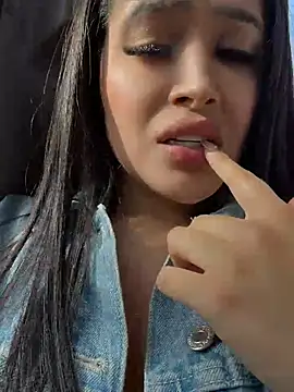 XXX chat uživo modela Sara_fun