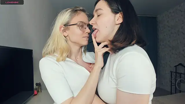 Chat +18 de KarinStfleur ao vivo