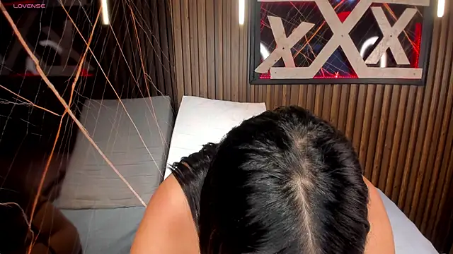 Miah_Palacio élő XXX-chatje