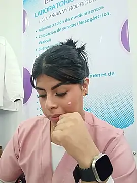 SOFIA-11_ Adlı Modelin Canlı XXX Sohbeti