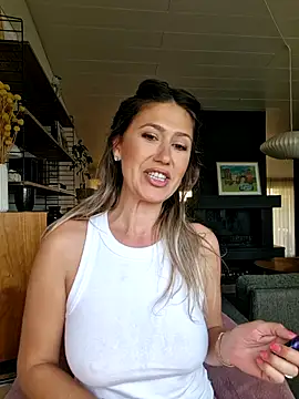 CelynaRoss' Live XXX Chat
