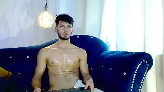 Show modela HarryFosster na web-kameri