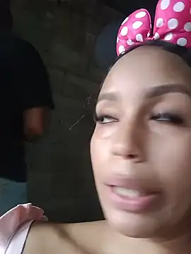 Laura20lopez élő XXX-chatje