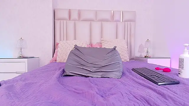 alanarose18 Adlı Modelin Canlı XXX Sohbeti