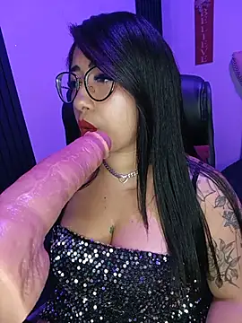 Sexy_cristall_ Adlı Modelin Canlı XXX Sohbeti