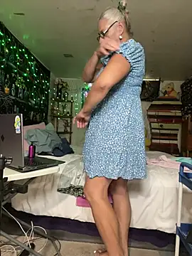 XXX chat uživo modela TrenaAnne