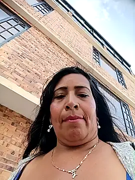 Chat XXX en directo de shailademons-
