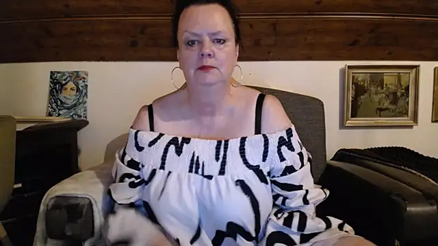 TiffanyMature লাইভ XXX চ্যাট