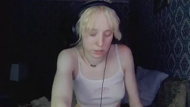 Онлайн чат XXX CuteLittleAngel