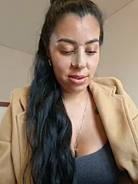 Luianna Adlı Modelin Canlı XXX Sohbeti