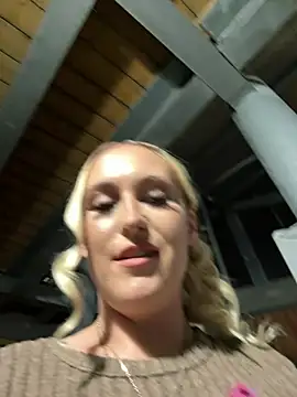 BaddieRiRi224 – webcam-show